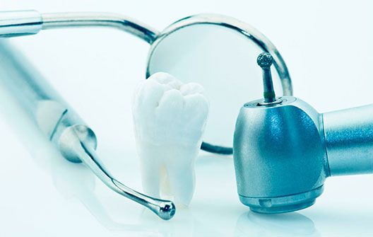 Clínica Dental Gonzalo Ayllon Gallardo muela e implementos de odontología